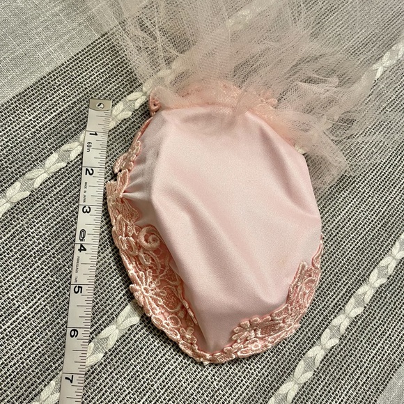 Vintage Fascinator Pink Mini Hat with Veil - Picture 6 of 10